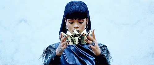 Create meme: Rihanna puts on a crown, Rihanna's meme with a crown, Rihanna with a crown