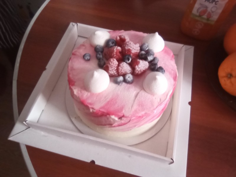 Create meme: cake , the cake is beautiful, berry cake