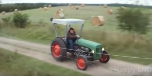 Создать мем: даже трактор пашет когда лукашенко повысит, tractor, трактор
