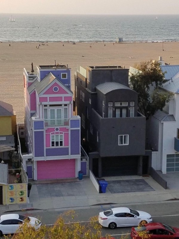 Create meme: black and pink house, barbie dream house, The black and pink house meme