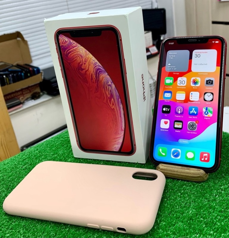 Create meme: iphone xr 128gb, iphone xp red, iphone xr red