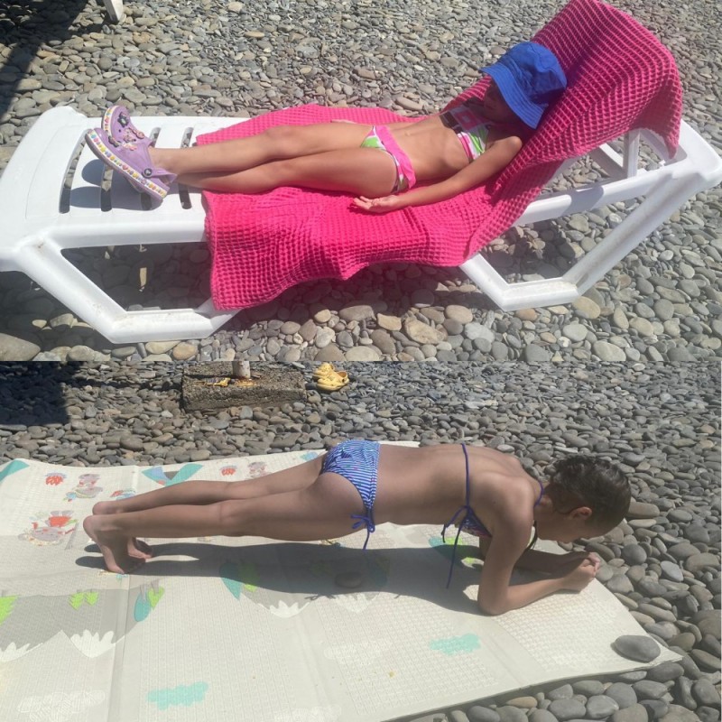 Create meme: Sochi beach girls, To the beach, feet 