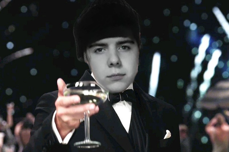 Create meme: Leonardo DiCaprio the great Gatsby, Leonardo DiCaprio gatsby with a glass, Leonardo DiCaprio with a glass of