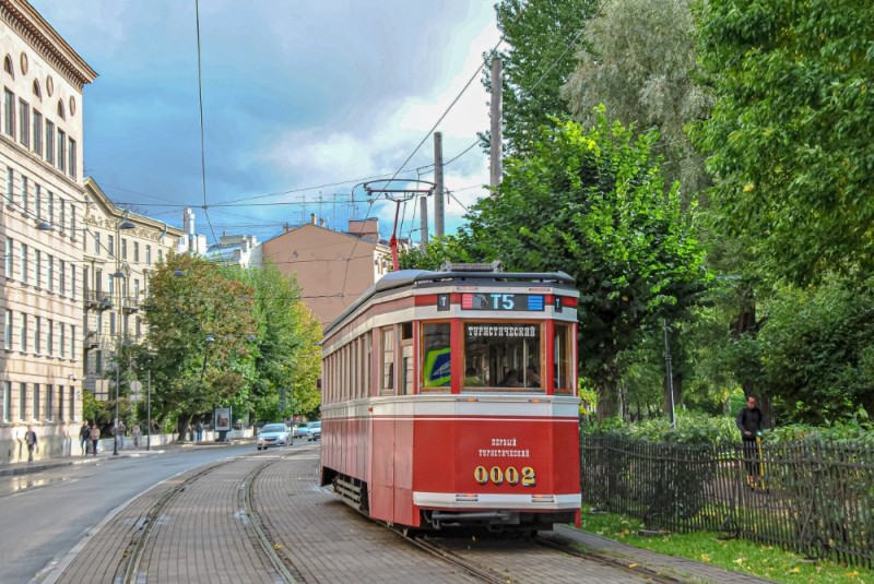 Создать мем: красный трамвай, трамвай санкт петербург, экскурсионный трамвай т1 санкт-петербург
