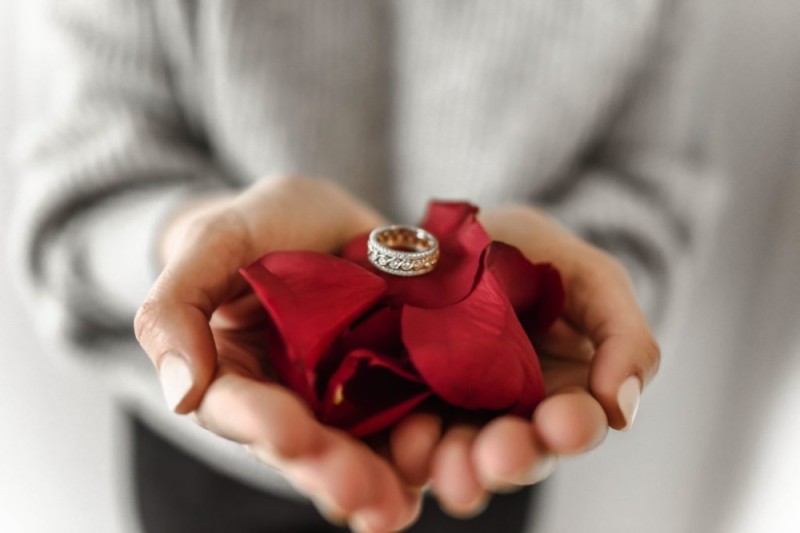 Create meme: guy gives a ring to a girl, flowers with a ring, ring for proposal of marriage