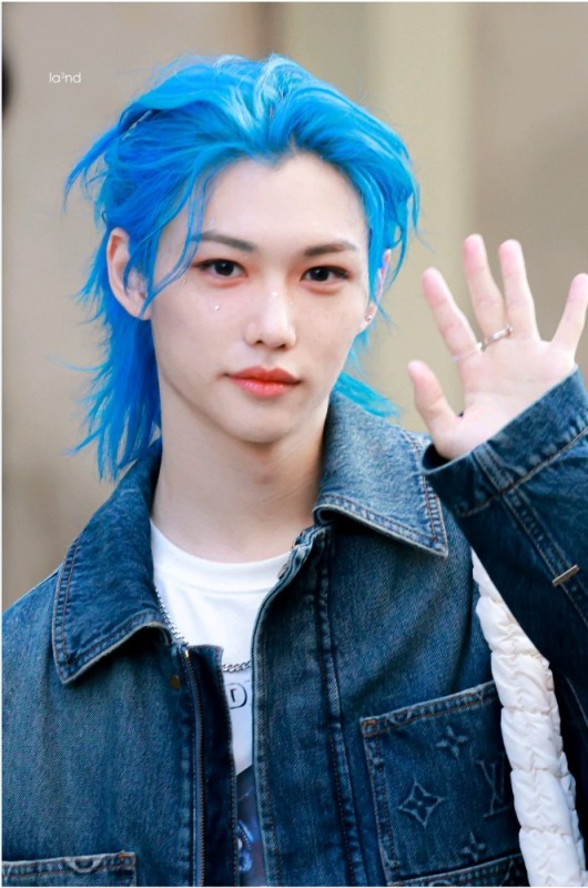 Create meme: lee felix, blue hair , bright blue hair