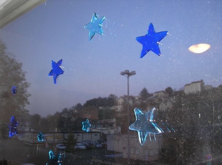Create meme: garland stars in the window, garland with stars, The garland of the star is blue