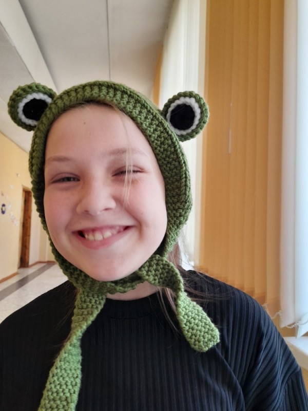 Create meme: knitted frog hat, frog hat, knitted hat