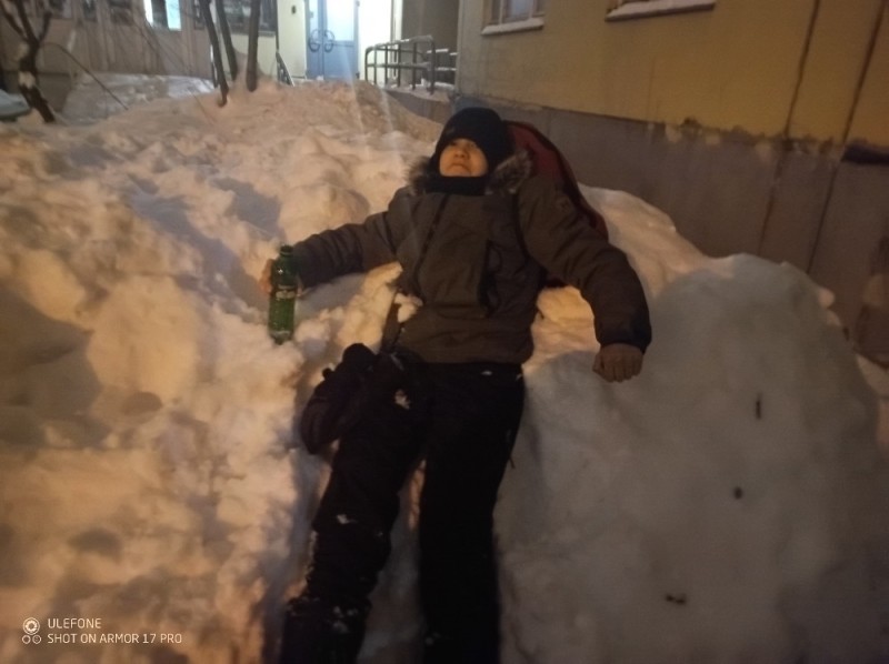 Создать мем: первый снег, ночевка филипп сергеевич, много снега