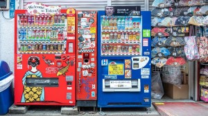 Создать мем: японский автомат с газировкой, автомат с едой, торговый автомат