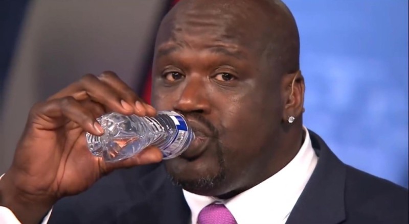 Create meme: Shaquille o'neal, Shaquille O'Neal drinks water, shaq 