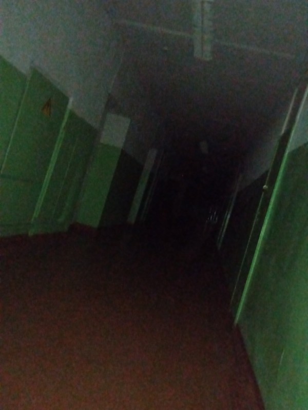 Создать мем: призрак в школьном коридоре, школа 646 измайлово, коридор