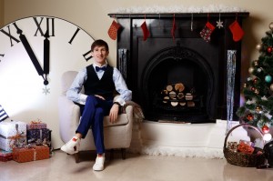 Create meme: Christmas photo shoot, photoshoot with fireplace, new year's shooting in the photo Studio