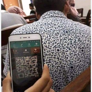 Создать мем: сканирование qr кода, отсканировать qr код, прикольный qr код