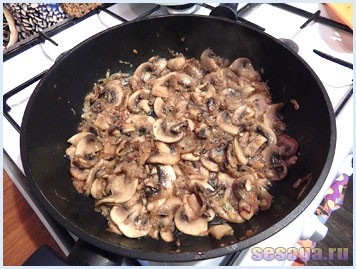Create meme: fried champignons, mushrooms in sour cream in a frying pan, mushrooms recipes