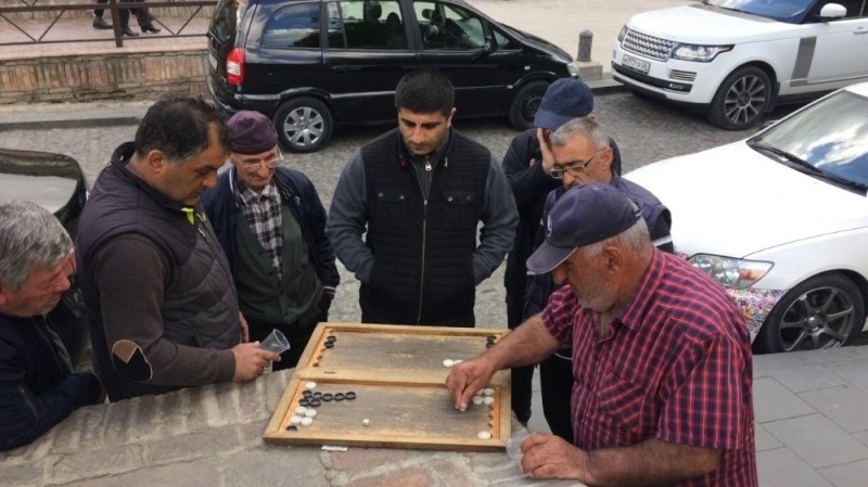 Create meme: Armenians and backgammon, backgammon tournament, Armenians play backgammon under the hood