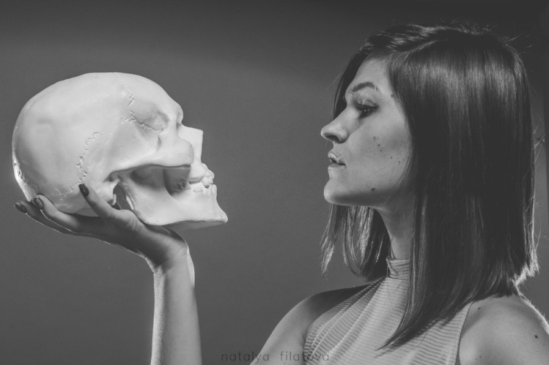 Create meme: a plaster skull on the side, human skulls, The skull is an anatomical cast