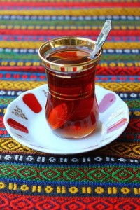 Создать мем: армуды с чаем турция, азербайджанский чай, чая