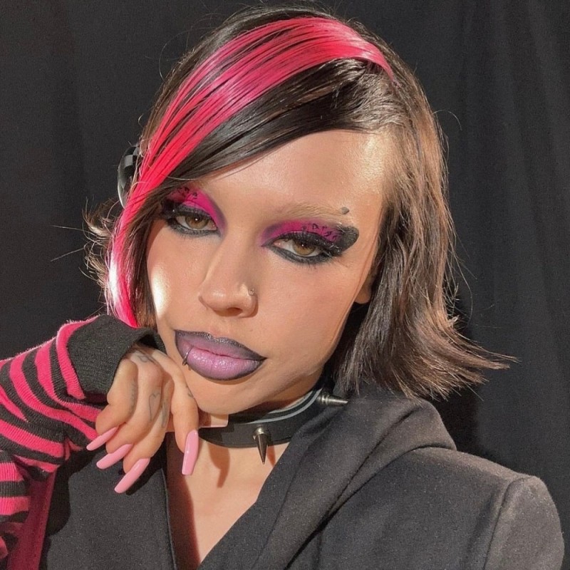 Create meme: black and pink makeup, pink makeup, the image of emo