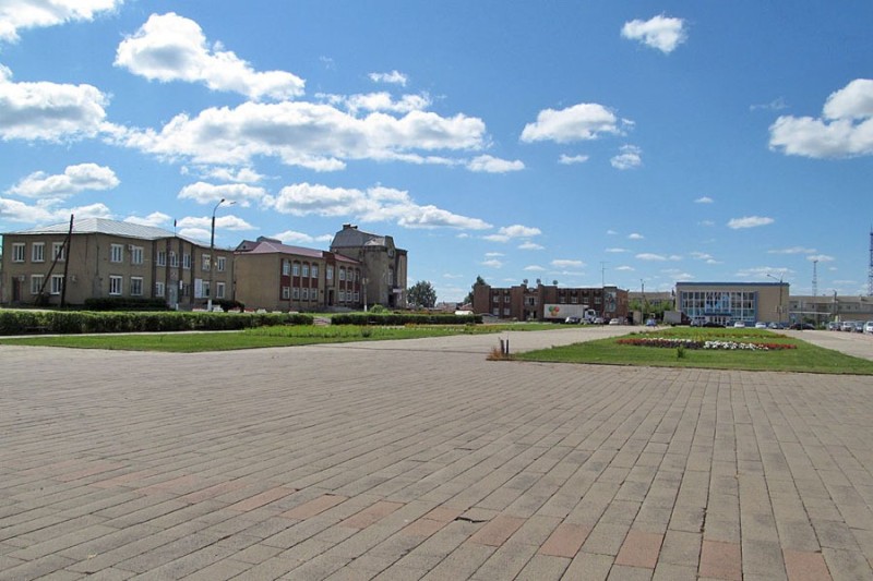 Создать мем: посёлок городского типа шатки, харовск сквер на площади, город новый оскол