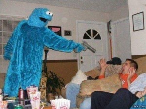 Создать мем: смешные люди, sesame street cookie monster, человек