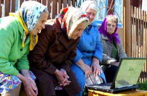 Создать мем: две бабушки, старушки, бабушки на лавочке