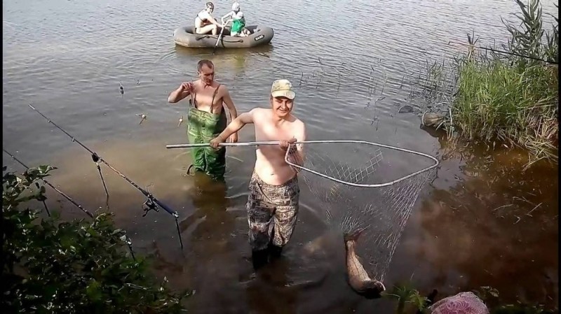 Create meme: fishing on the Volga feeder, feeder fishing, fishing on the pond