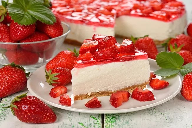Create meme: strawberry cheesecake cake, strawberry cheesecake, strawberry and cottage cheese cheesecake