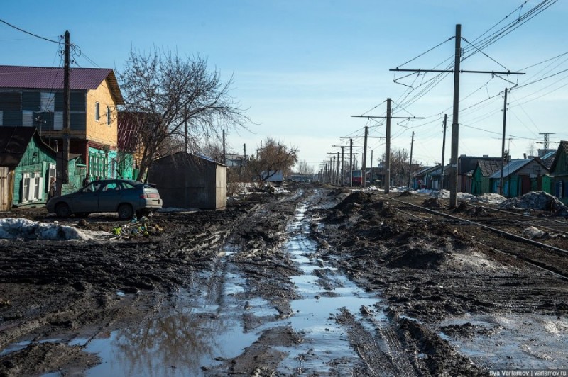 Создать мем: омск окраины, грязный город, загнивающая европа и процветающая россия