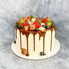 Создать мем: торт с подтеками и клубникой, торт ягодный, инстаграмный торт