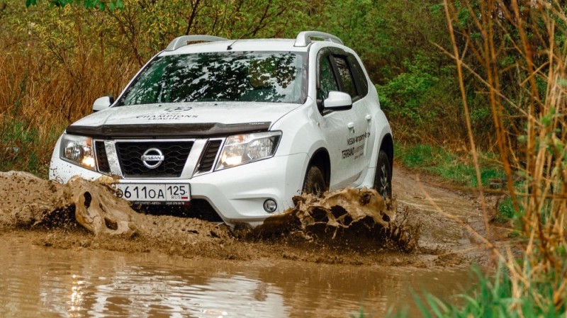 Create meme: nissan terrano, Nissan Terrano off-road, Nisan X Trail