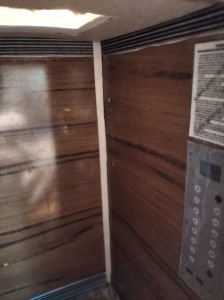 Создать мем: лифт кмз, обшивка старых лифтов, кабина советского лифта