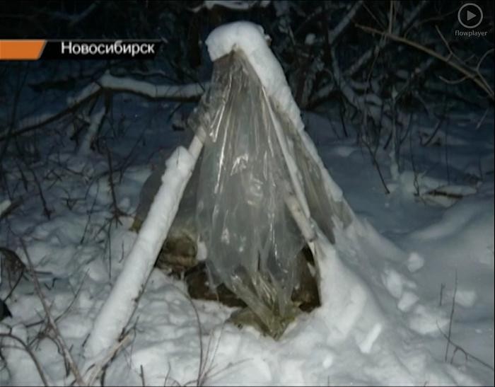 Create meme: dyatlov pass nakhodki, tent , winter tent