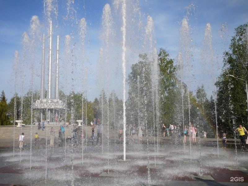 Create meme: The singing fountain of Ryazan, Novovoronezh fountain, fountain in Kursk on the Union