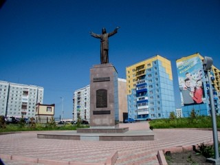 Create meme: statue of jesus christ in prokopyevsk, prokopyevsk, statue of jesus prokopyevsk