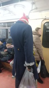 Создать мем: чудики в метро, смешные люди в метро, модники в метро