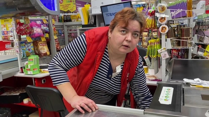 Create meme: the saleswoman in pyaterochka, saleswoman , the cashier pyaterochka