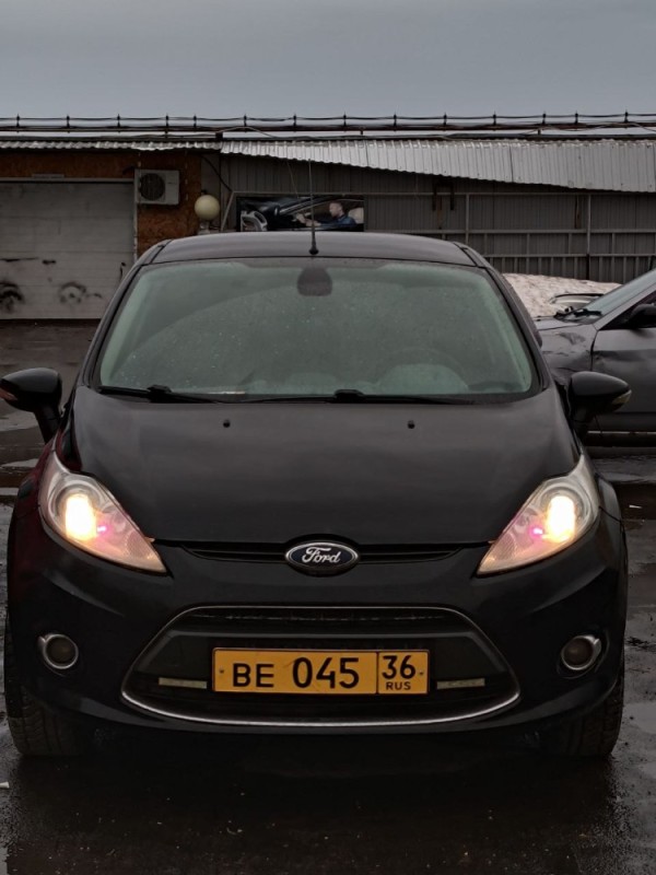 Создать мем: Ford Fiesta Mk6, форд фиеста 2010, ford fiesta 2008