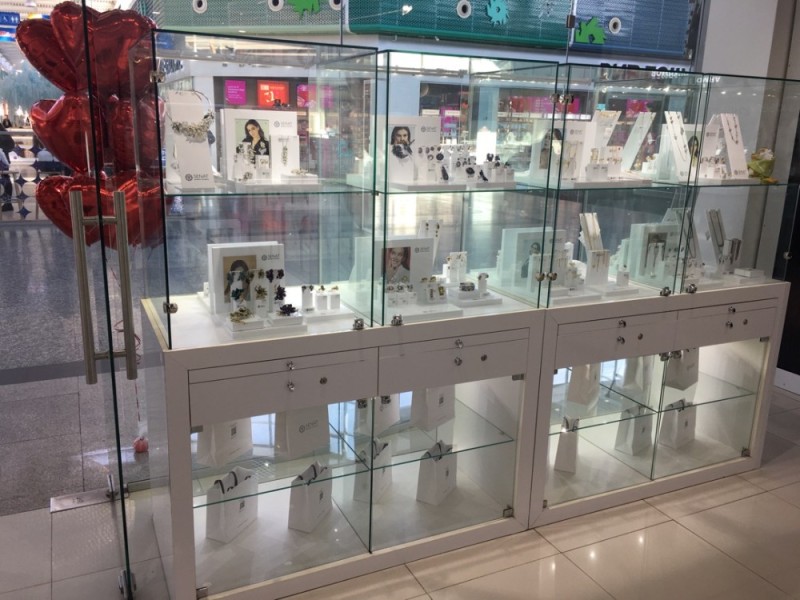 Create meme: glass showcase, glass trading equipment, display cases for watches