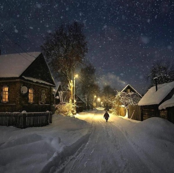 Create meme: winter evening in the village, winter night in the village, winter village