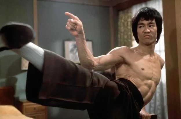 Создать мем: bruce lee 2, брюс ли постер, bruce lee 5