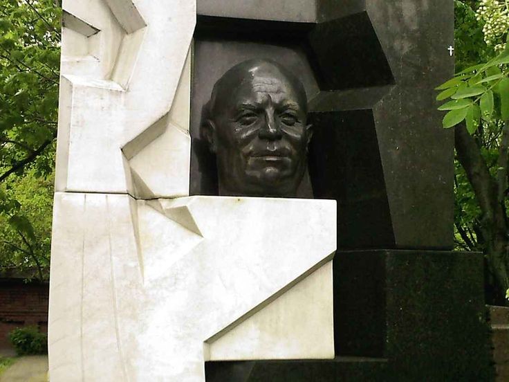 Create meme: monument to khrushchev ernst, monument to Khrushchev ernst the unknown, monument to khrushchev