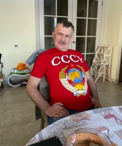 Создать мем: мужские футболки с принтом, мужчина, советская символика