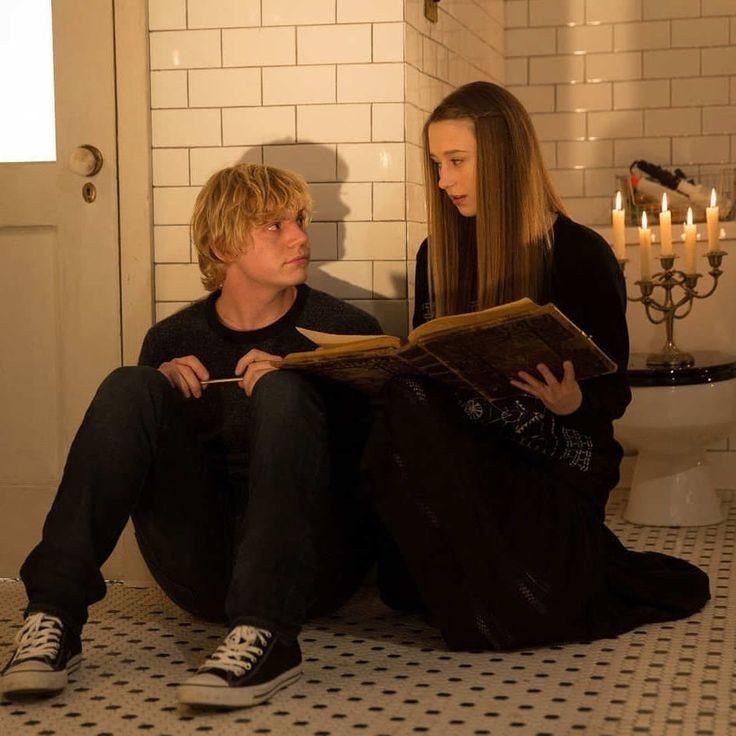 Create meme: Zoe Benson and Kyle Spencer, Taissa Farmiga American Horror Story, tate langdon