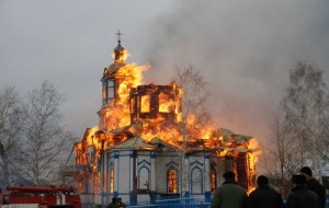 Создать мем: пожар церковь зоркальцево, священники сожгли церковь, горящая церковь московского патриархата