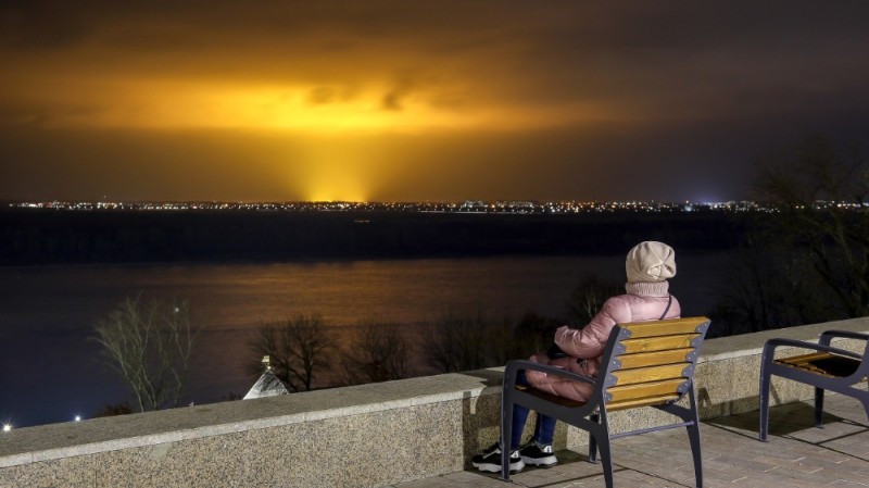 Create meme: the city of nizhny novgorod, glow in the sky, evening 