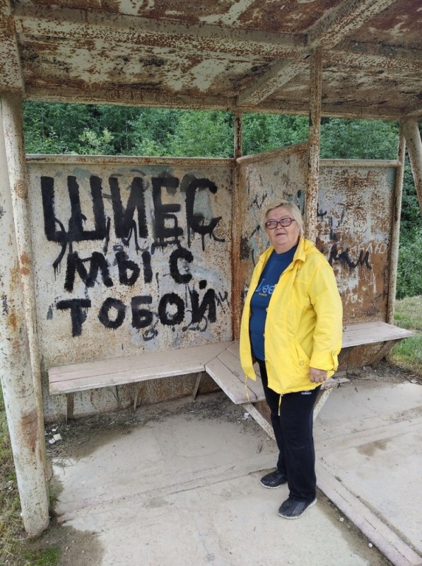Create meme: woman , the inscription on the wall in Crimea, funny signs at bus stops