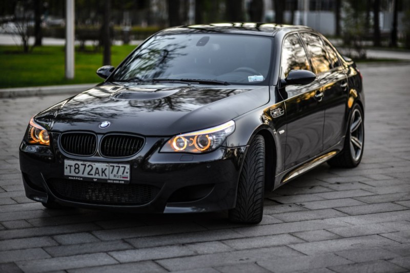 Создать мем: BMW M5 IV (E60/E61), бмв m5 e60, бмв е60 530 xi