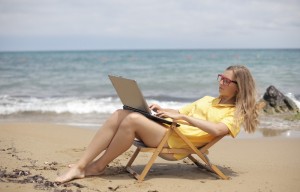 Создать мем: на пляже, на пляже женщины, freelance