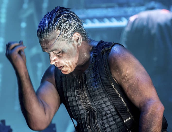 Создать мем: рамштайн тилль, rammstein till lindemann, солист группы рамштайн тилль линдеманн